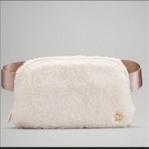 Lululemon SOLDOUT BELT BAG